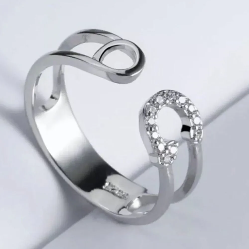 The Bling Safety Pin Ring luxury adjustable in 925 and cubic zirconia.